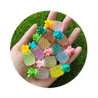 暗闇で光るパイナップル